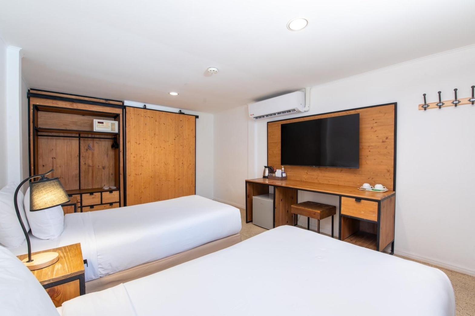 Dolphin Bay Beach Resort Sam Roi Yot Bagian luar foto